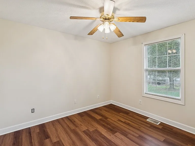 1011 Shirley Dr — Photo 10
