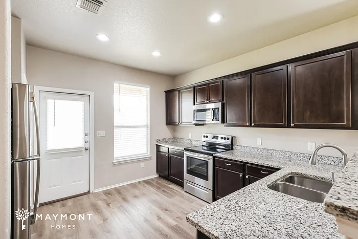 417 Auburn Park — Photo 8