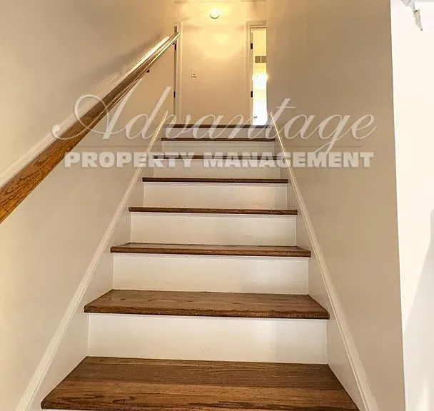 7253 Stamford Dr — Photo 17