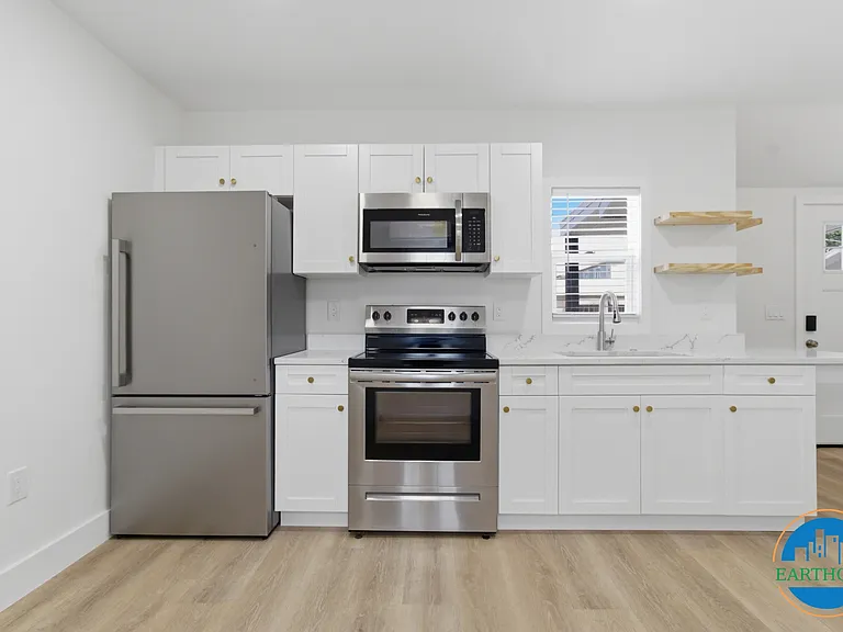 701 W Plaza Pl #B — Photo 9