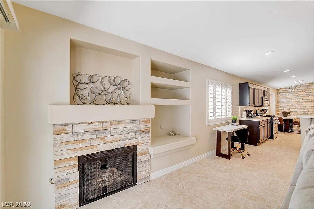 3 bed, 2.0 bath, 1594 sqft, $6,000 — Photo 3