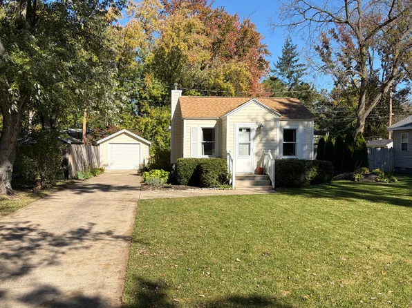 867 W 25th St, Holland, MI 49423