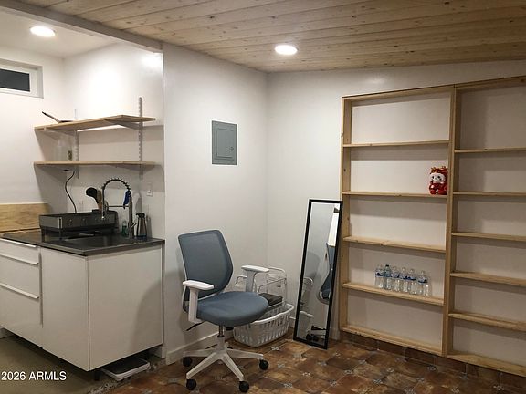 4th image of 705 W 16th St #1