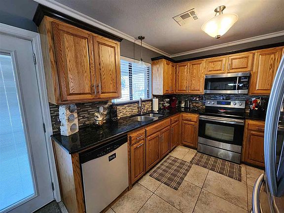5th image of 2412 NE 35th St