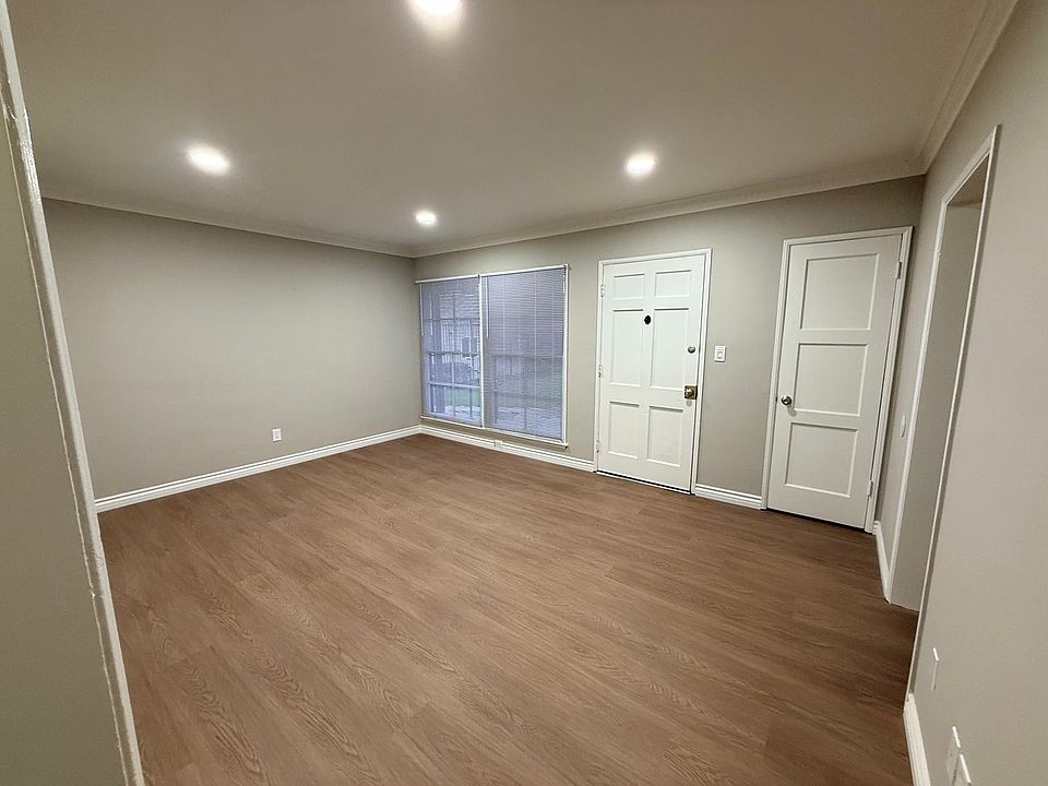 1st image of 4127-4131 1/2 Somerset Dr #4129-1/4