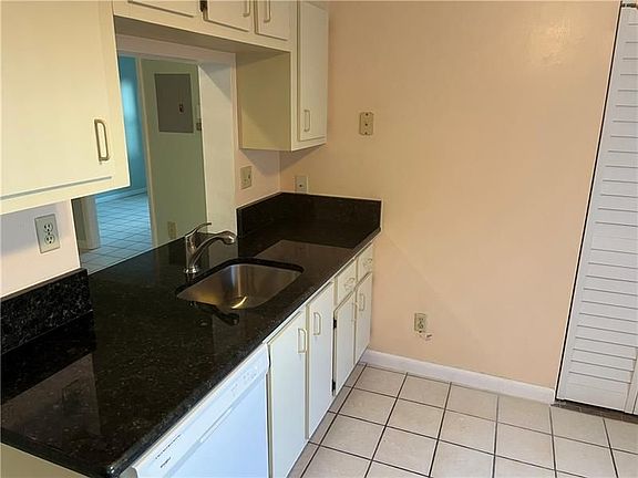 5th image of 7406 Woodmont Ave #106