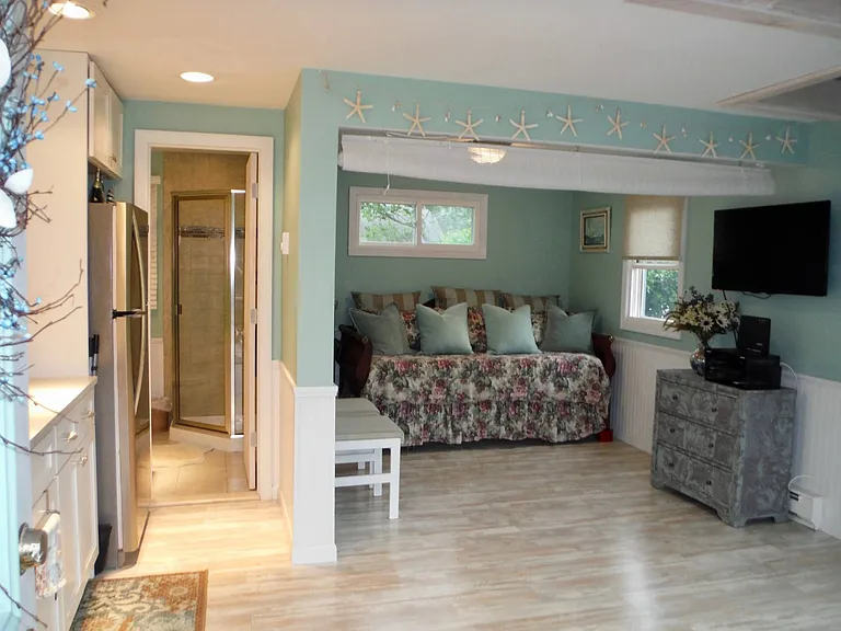 81 E Lake Dr — Photo 8
