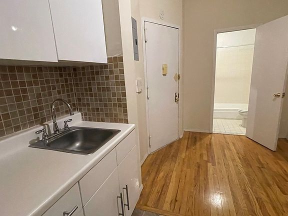 2nd image of 321 E 88th St