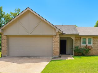2506 Oak Leaf Dr, Arlington, TX 76006