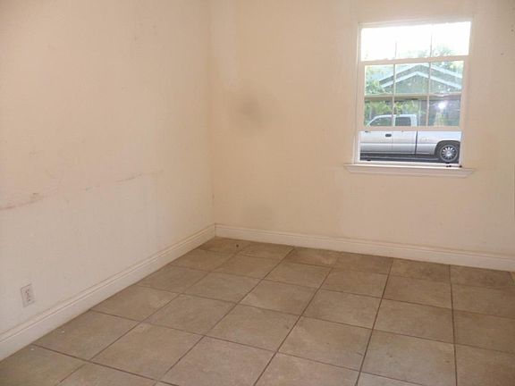 5th image of 1294 N Thesta St
