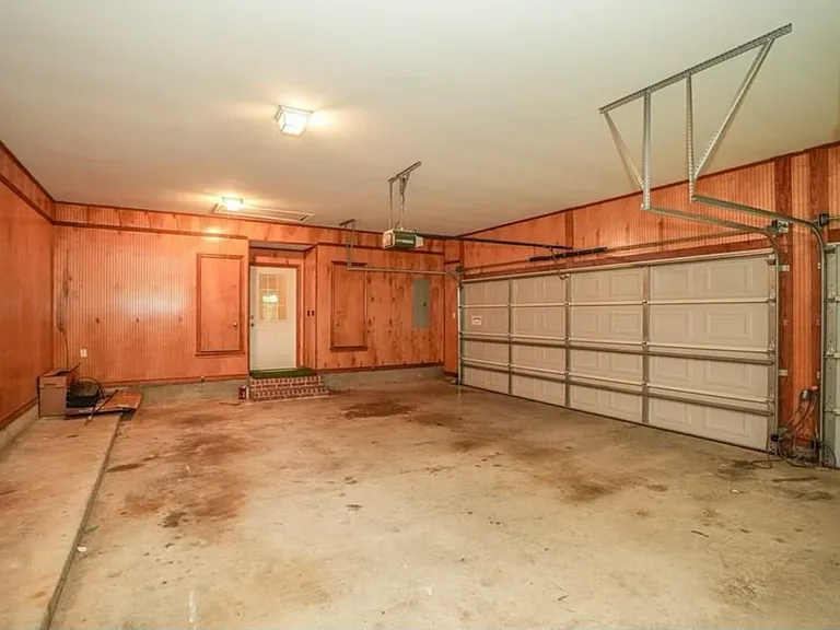 7001 Shadow Brooke St — Photo 38
