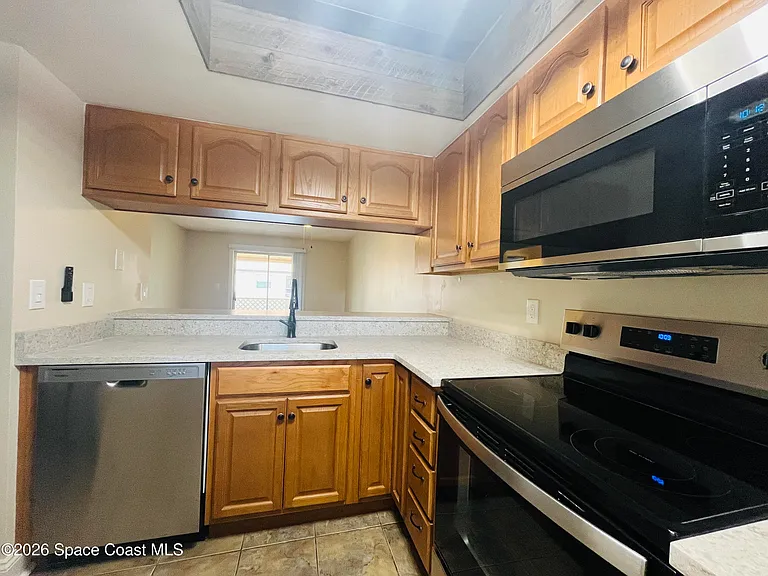 2963 Sir Hamilton Cir #8 — Photo 3