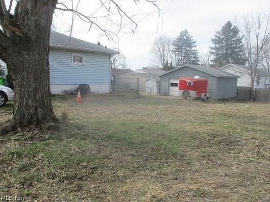 5th image of 1041 Noble Ave