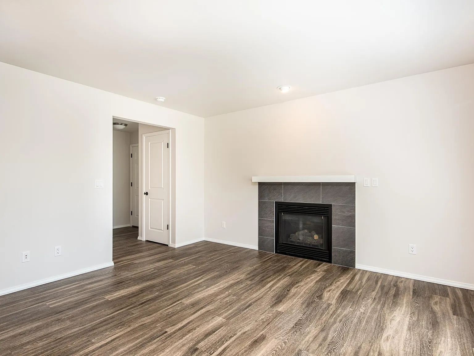 3 bed, 2.5 bath, 1250 sqft, $2,795 — Photo 3