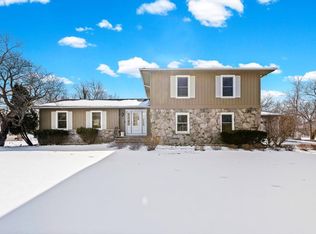 21032 N Crestview Dr, Barrington, IL 60010