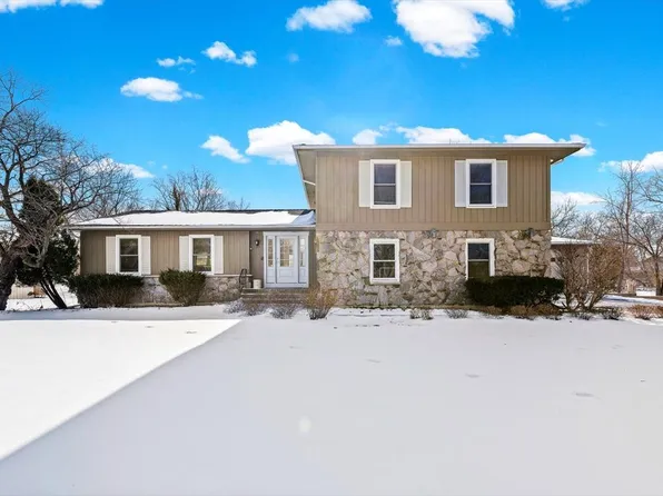 21032 N Crestview Dr, Barrington, IL 60010