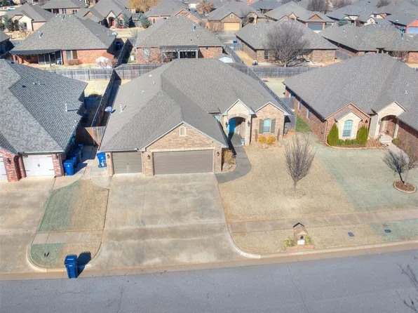 11313 SW 41st Ter, Mustang, OK 73064