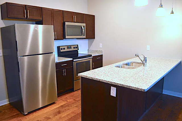 1 bed, 698 sqft, $1,300 — Photo 3