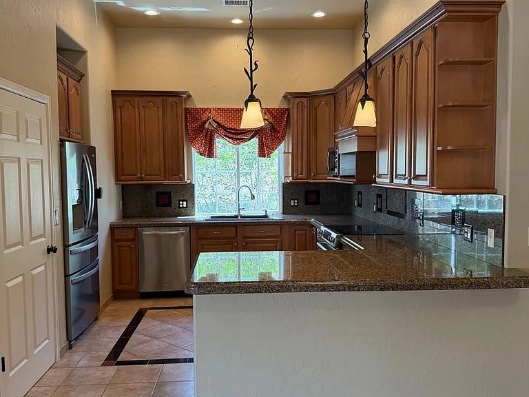1825 Venetian Dr — Photo 7