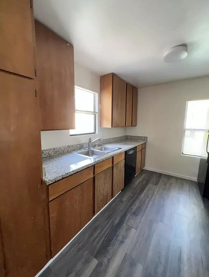 2 bed, 650 sqft, $1,950 — Photo 2