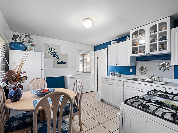 4th image of 9405 Congress Park Ave