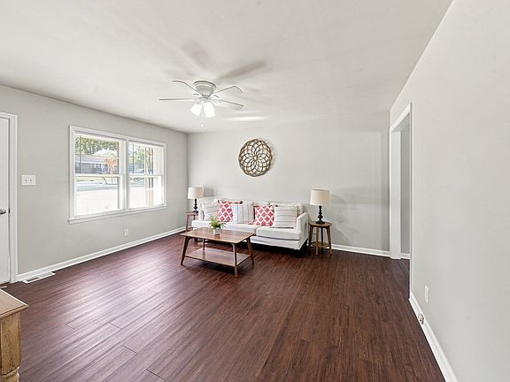 5th image of 104 Tower Dr