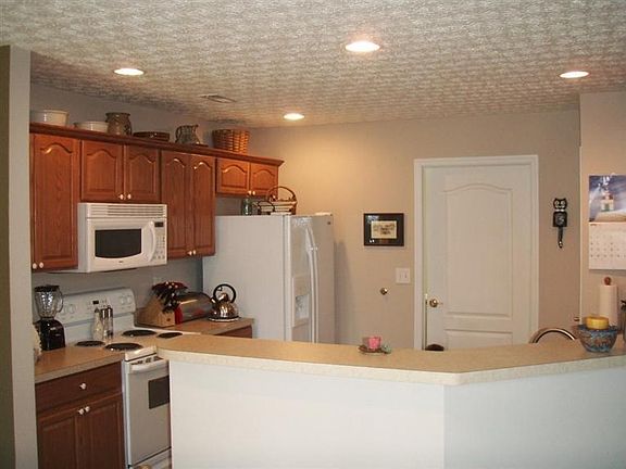 2nd image of 6988 Salon Cir