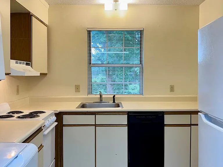 3802 Lexington Dr #E — Photo 5
