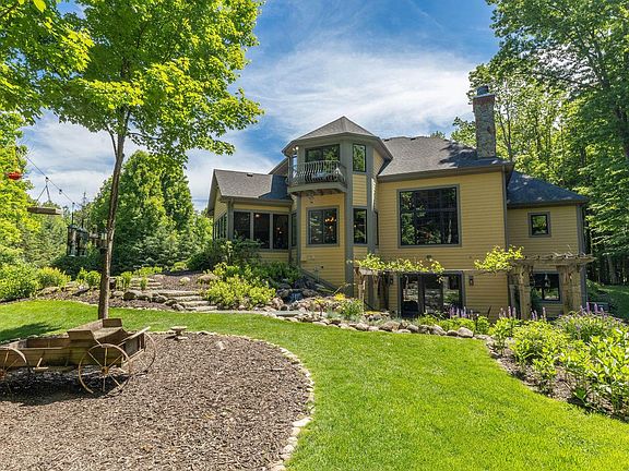 2nd image of 1021 Emerald DRIVE