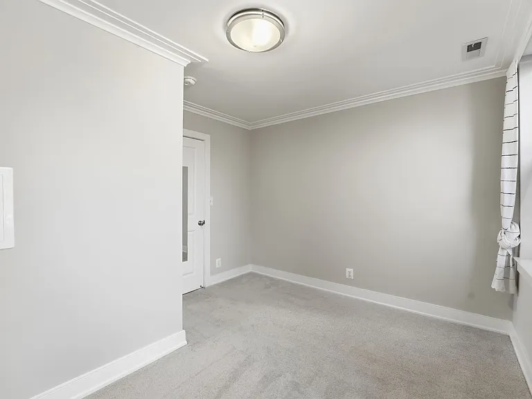 14 S St NE #201 — Photo 16