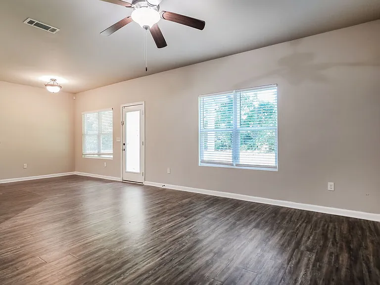 1871 Simmons Ln — Photo 5