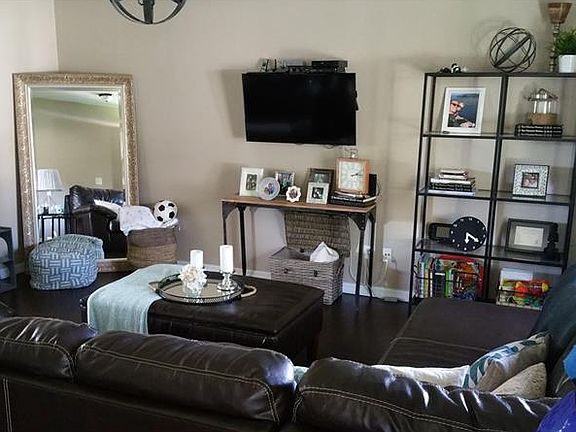 3rd image of 8412 Waialae Ct