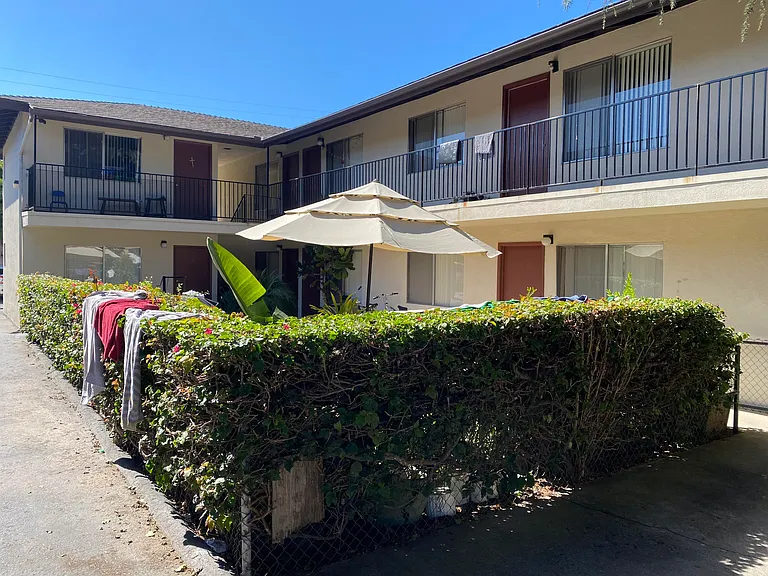 966 Concha Loma Dr #4 — Photo 9