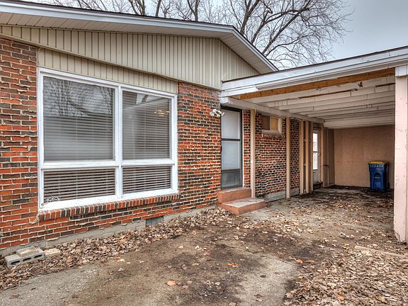 3rd image of 818 Marilynn Ave