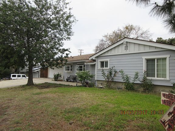 3rd image of 1075 E Avenida De Los Arboles