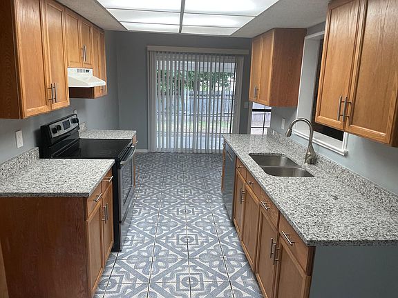 5th image of 614 Sawtooth Dr