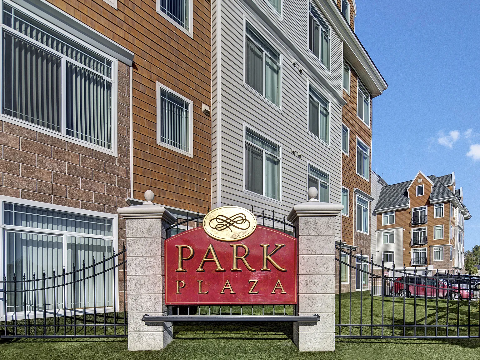 Park Plaza II — Photo 2