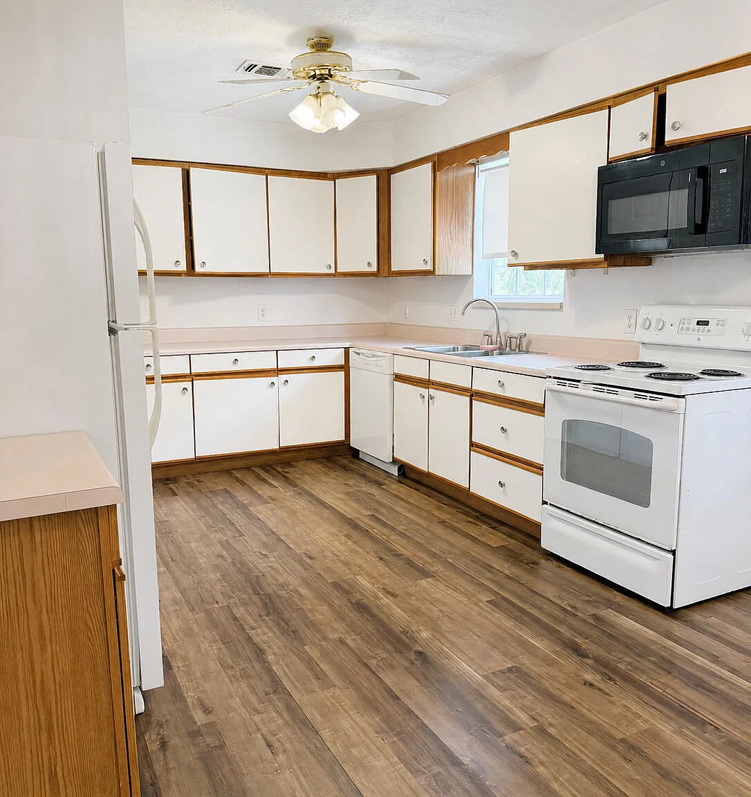 2 bed, 1040 sqft, $1,500 — Photo 2