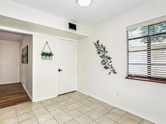 5th image of 1924 S Fern Ave