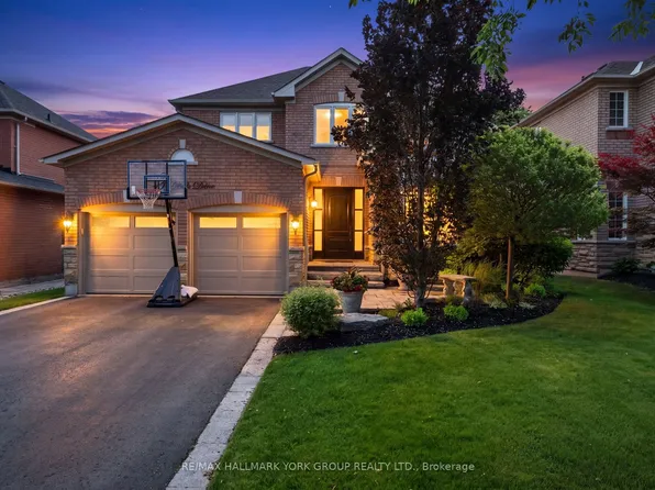 260 Willis Dr, Aurora, ON L4G 7M2