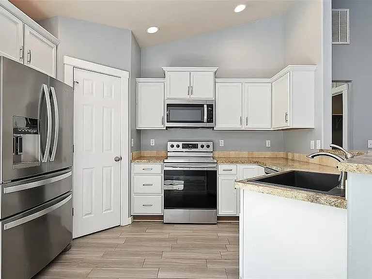 2114 N Rosedust Dr — Photo 5