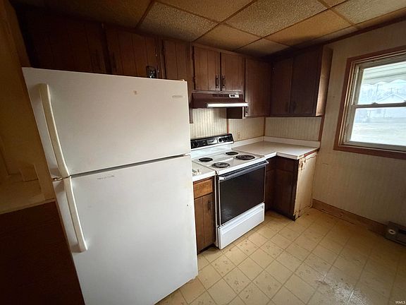 5th image of 715 Elm St