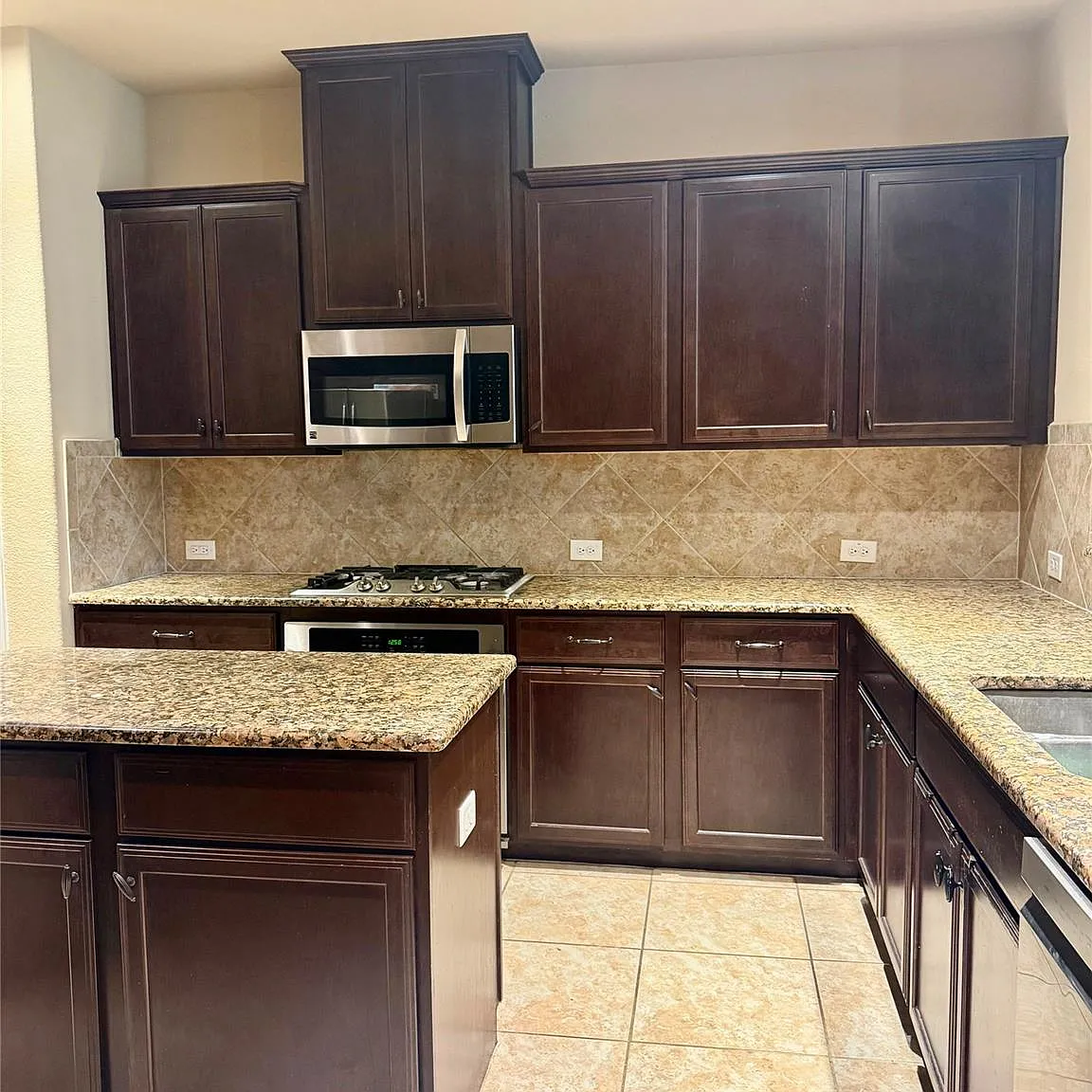 3 bed, 1866 sqft, $2,500 — Photo 1