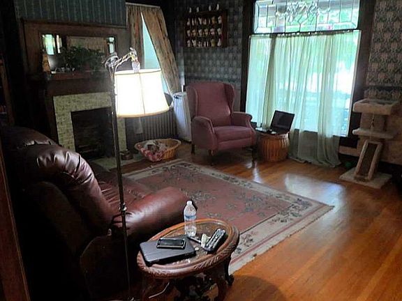 4th image of 137 E Church St