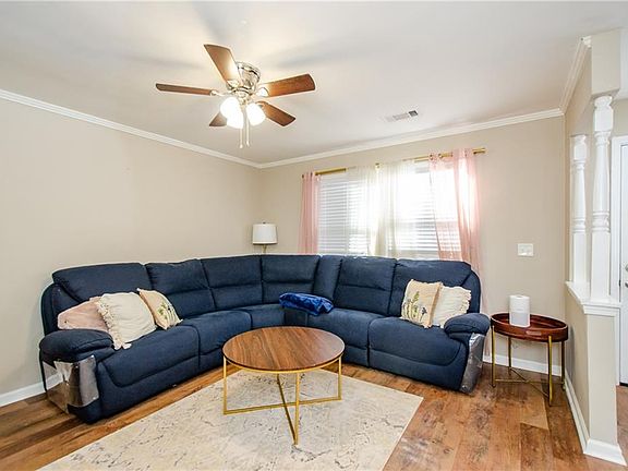 3rd image of 1066 Wedgewood Ln