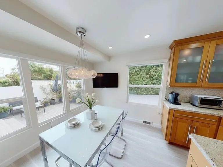 10331 La Grange Ave — Photo 7