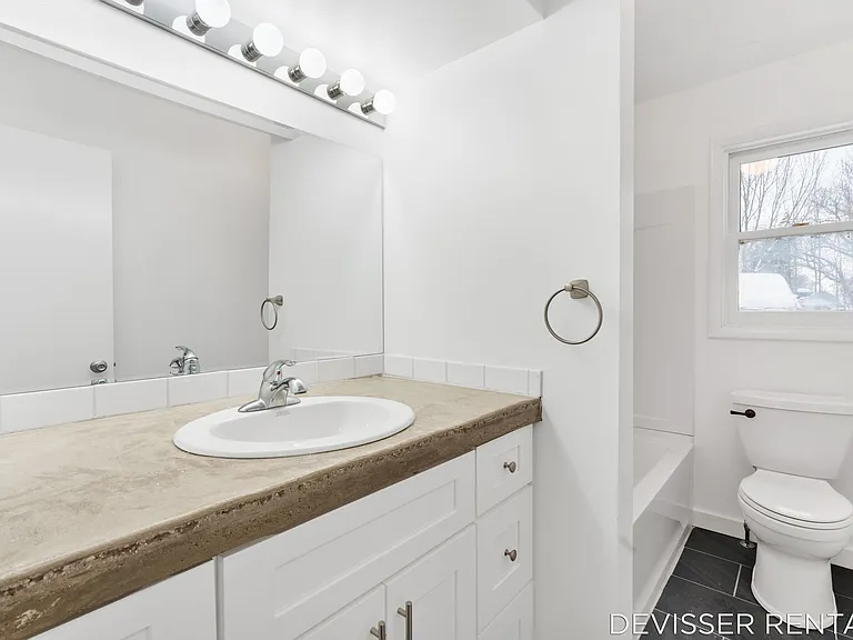 1297 32nd St #D3 — Photo 11