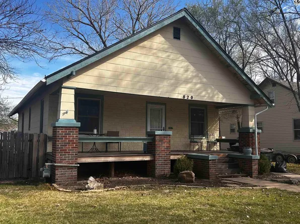 820 W 3rd St, Pratt, KS 67124