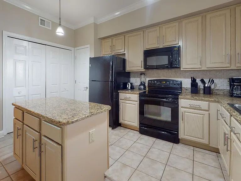 2228 Beach Dr #1002 — Photo 5