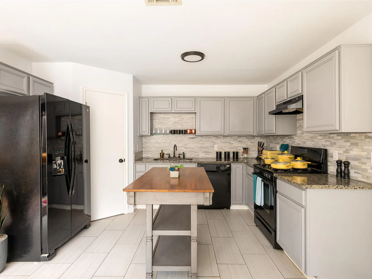 2 bed, 2.0 bath, 1205 sqft, $1,595 — Photo 4